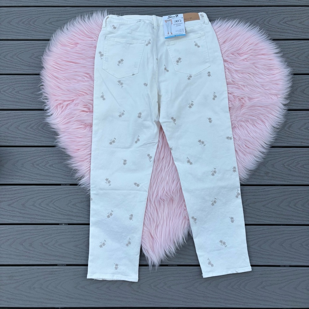 Embroidered White Straight Leg Denim Pants - Picture 4 of 4